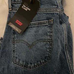 NWT LEVIS 70S HIGH RISE FLARE JEANS